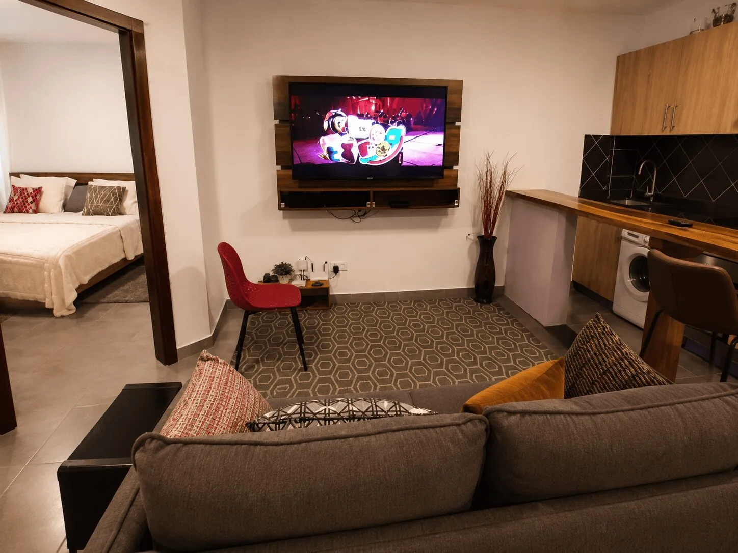 East Legon Cloud Nine Suite – Chic 1BR with Sky Pool