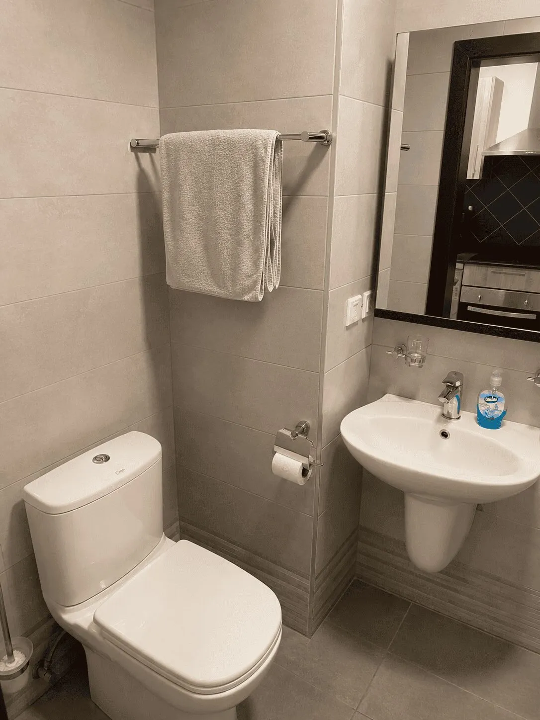 East Legon Skyview Studio – Modern 1BR with Sky Pool & Gym
