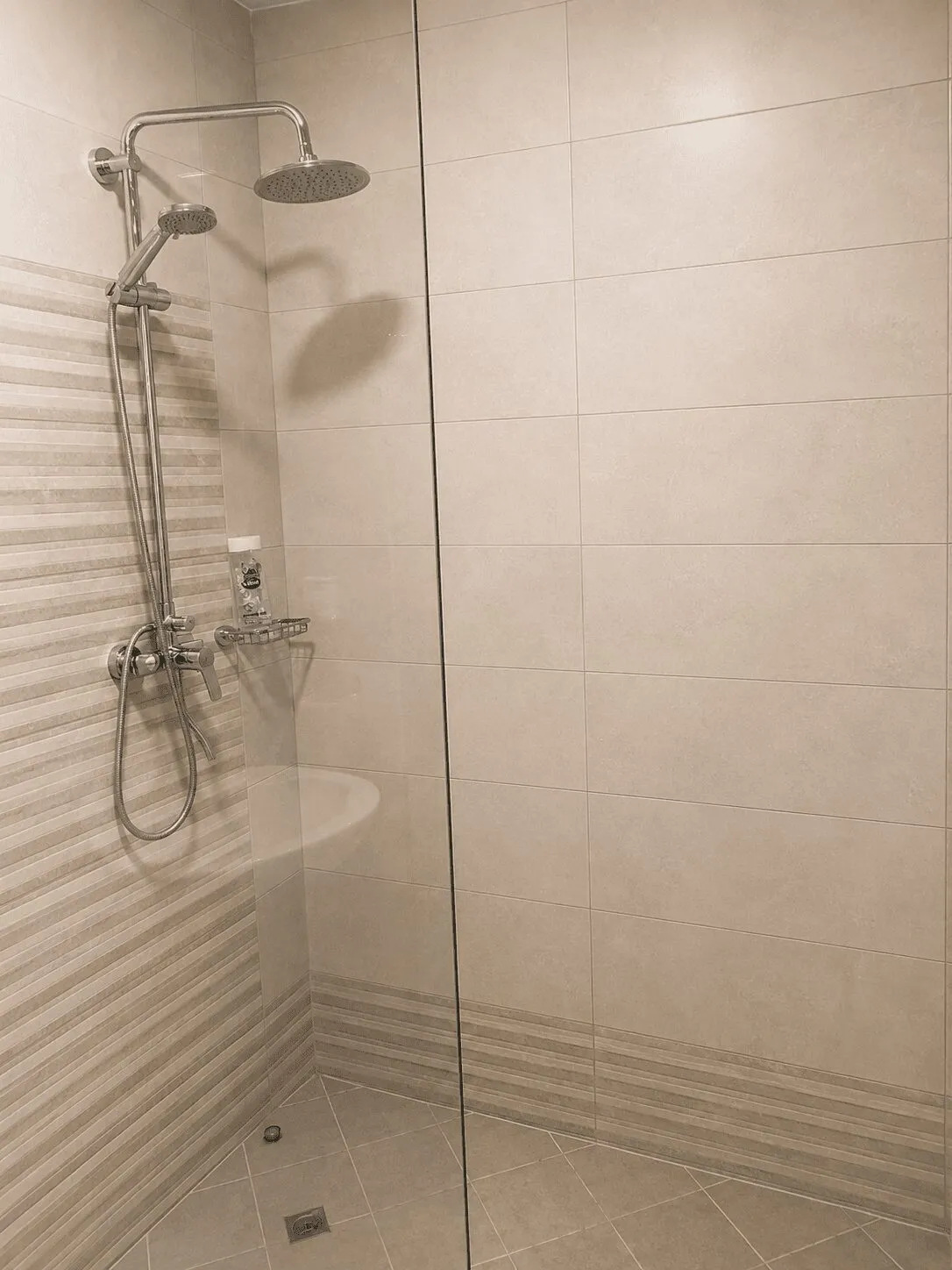 East Legon Skyview Studio – Modern 1BR with Sky Pool & Gym