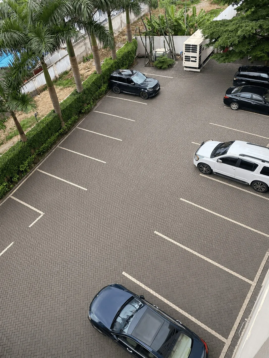 East Legon Skyview Studio – Modern 1BR with Sky Pool & Gym
