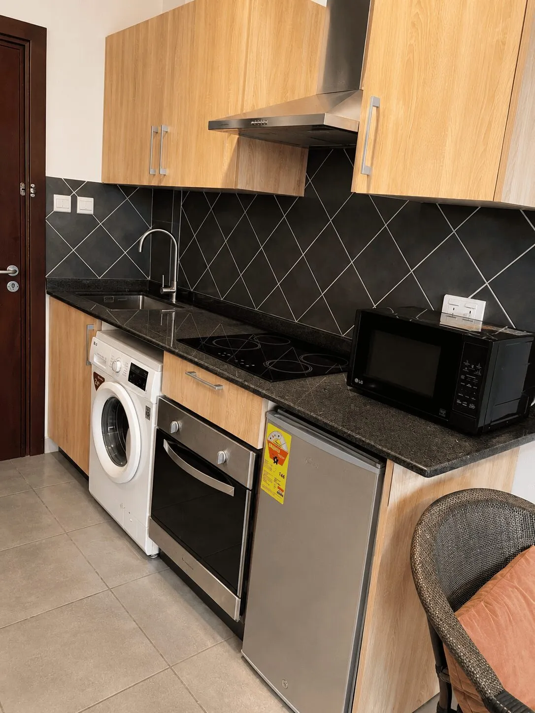 East Legon Skyview Studio – Modern 1BR with Sky Pool & Gym