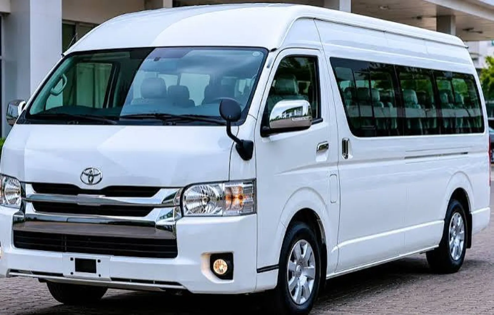 Full-Day Accra Driver: 7 to 13 Guests