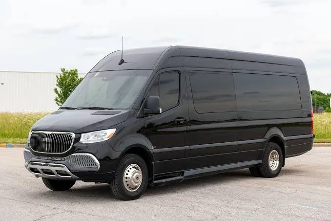 Full-Day Accra Driver: 4 to 6 Guests