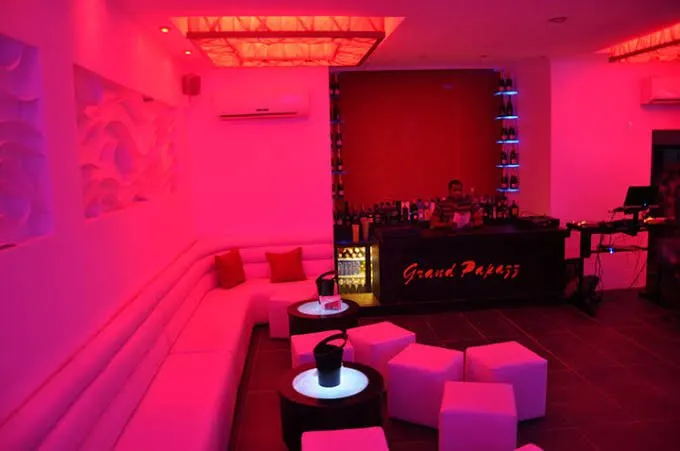 Reggie Rockstone's Pub (now Django Bar)